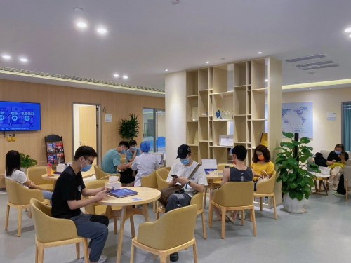 高考后迎近视手术高峰期 专家提醒：术前检查，术后复查必不可少